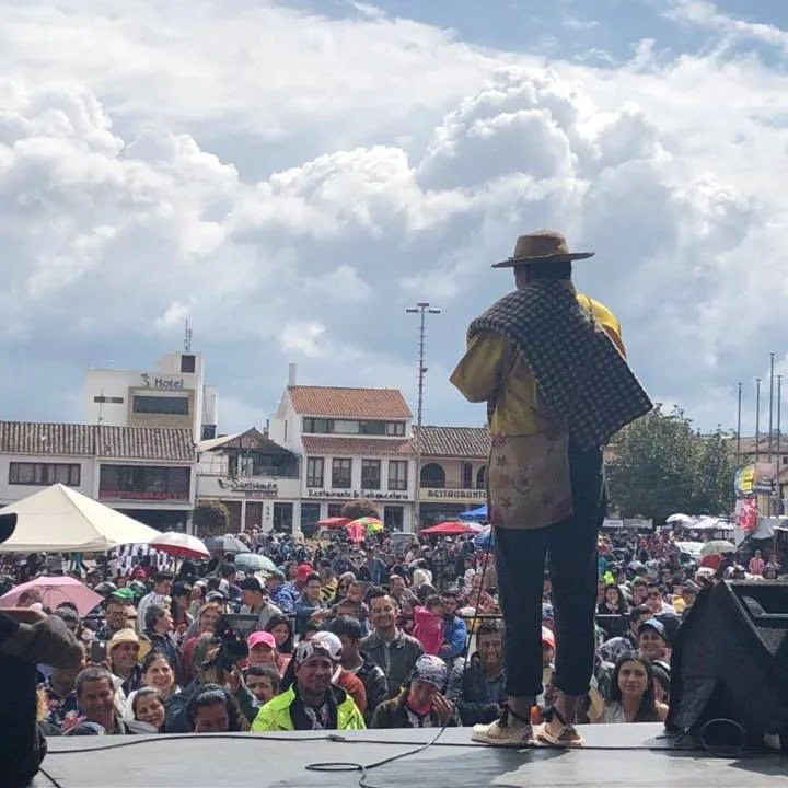 El Boyaco — Miguel Lizarazo — Soatá, Boyacá — Sábados Felices · show plaza publica