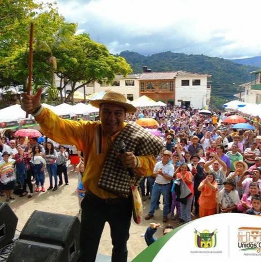 El Boyaco — Miguel Lizarazo — Soatá, Boyacá — Sábados Felices · presentacion tarima alcaldia
