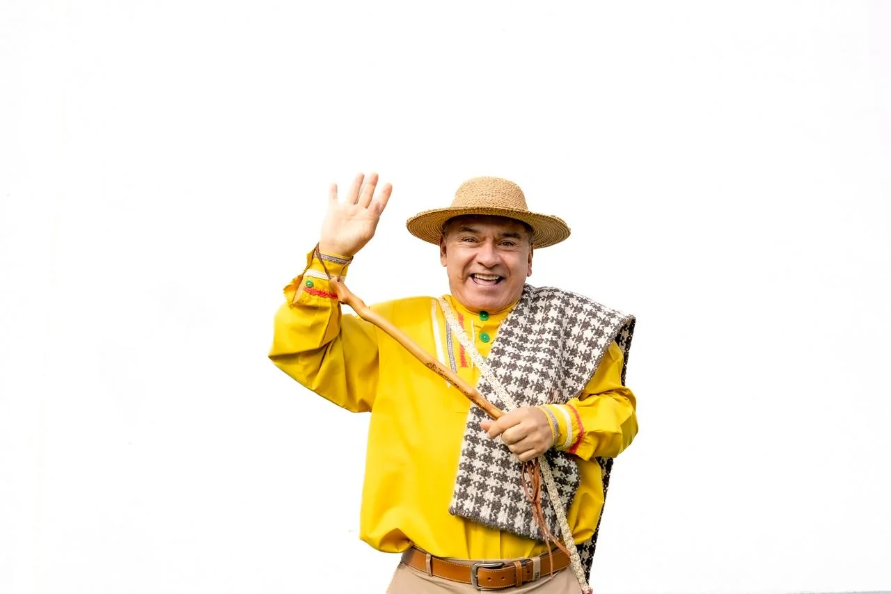 El Boyaco — Miguel Lizarazo — Soatá, Boyacá — Sábados Felices · foto promocional saludo artista
