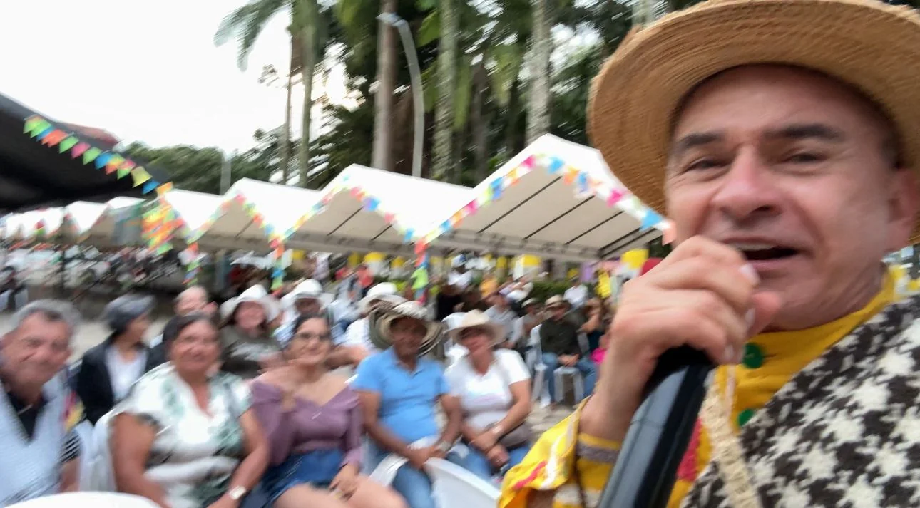 El Boyaco — Miguel Lizarazo — Soatá, Boyacá — Sábados Felices · presentacion tarima publico